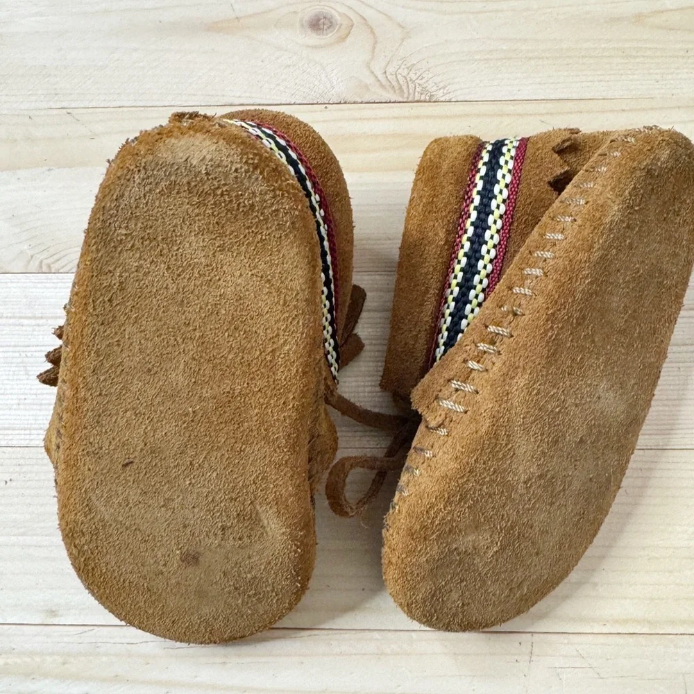 Minnetonka Camel Soft Sole Moccasins . Size  6. Great Condition. Boho